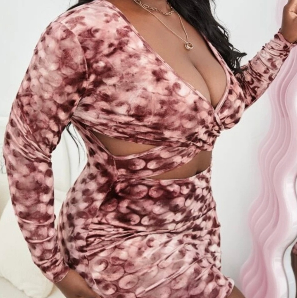 SHEIN SXY Plus Tie Dye Criss Cross Peekaboo Front Bodycon Velvet Dress